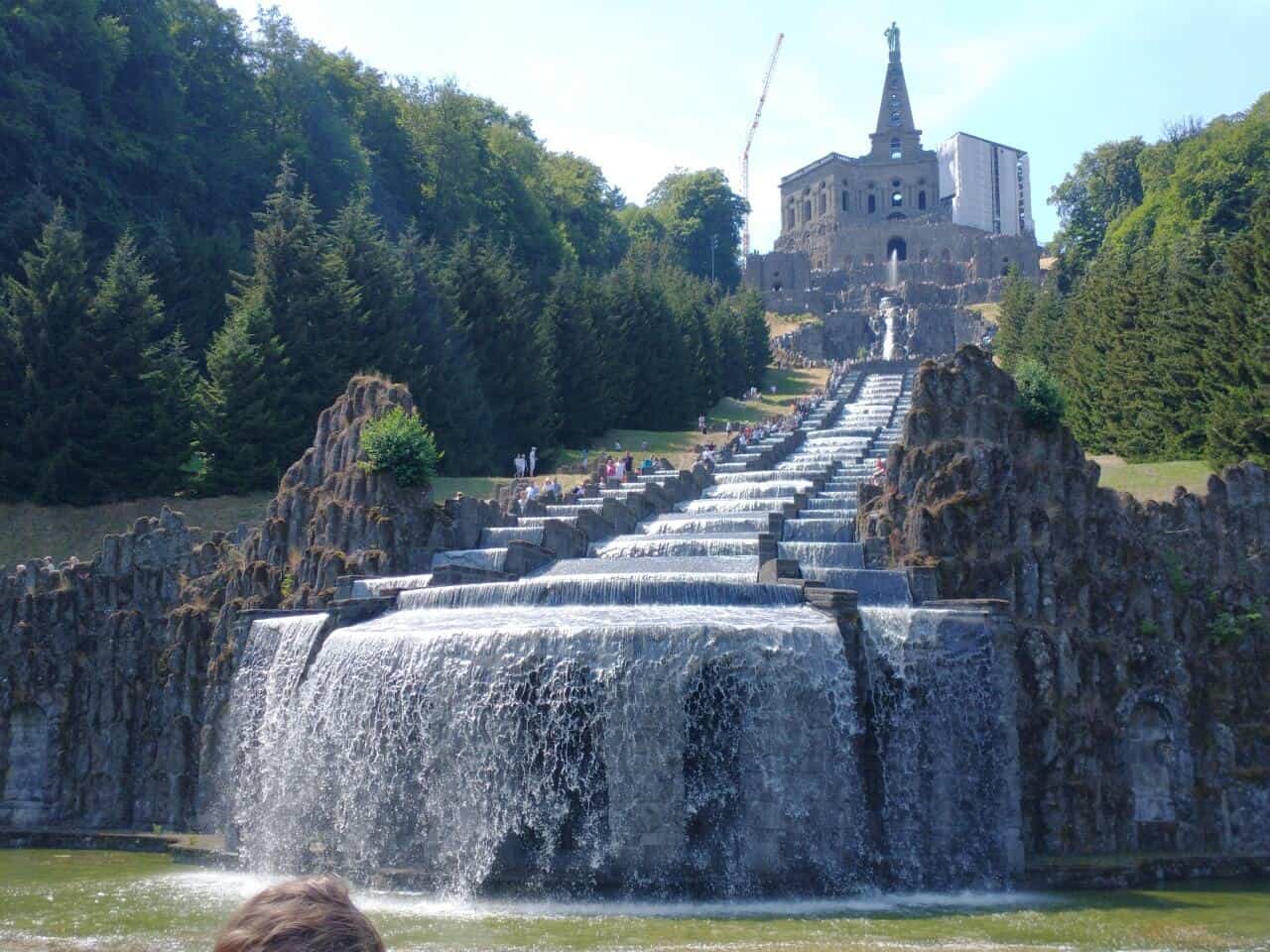 Schlosspark Wilhelmshöhe- Wasserspiele vom Herkules entlang der Kaskaden