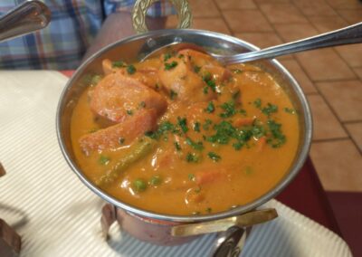 Bombay am Domplatz - Kadai (indische Servierschale) gefüllt mit Murgh Curry