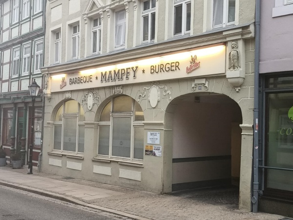 Burgerrestaurant Mampfy - Außenansicht neben dem eigentlichen Ladenlokal