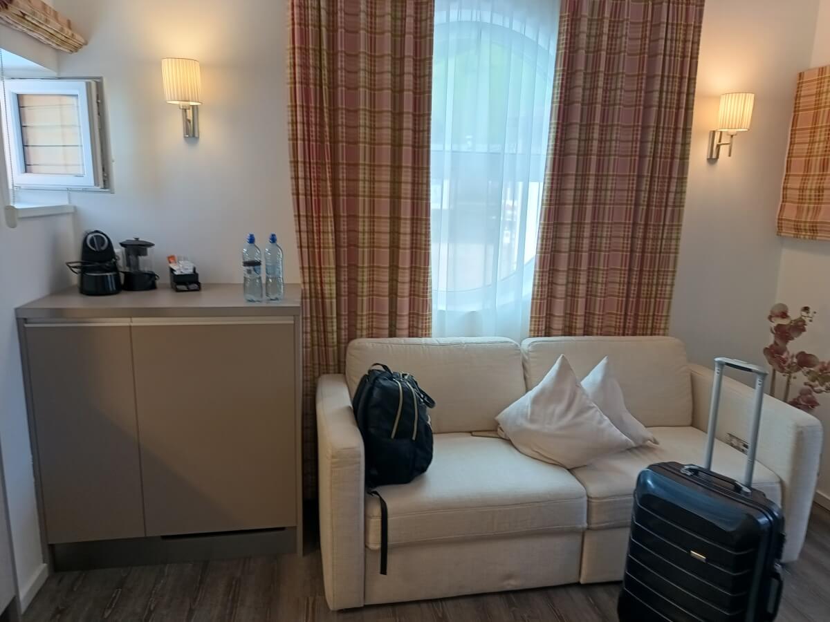 Hotel Holunderhof - Aufenthaltsbereich mit Sitzmöglichkeit