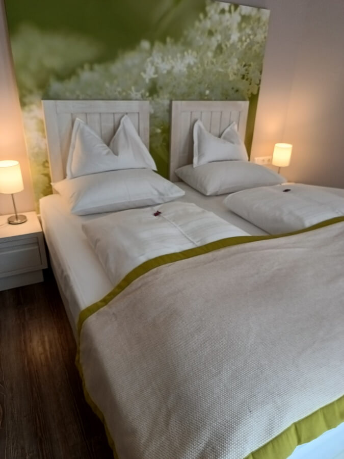 Hotel Holunderhof - gemütliche Betten, harmonisches Farbkonzept