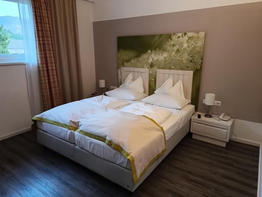 Hotel Holunderhof - geräumiges Schlafzimmer